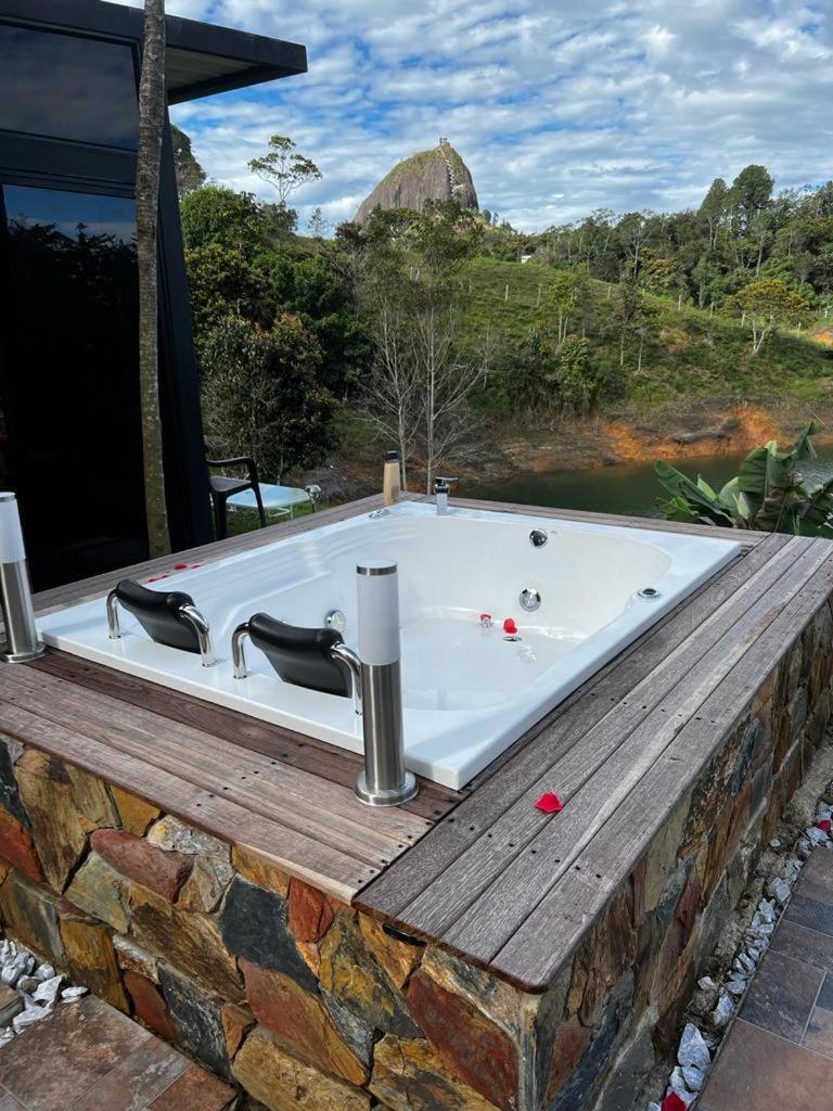 Sin Prisa "Not Rush" Cabana Preciosa! Con Jacuzzi, Vista Y Acceso Directo Al Embalse, Vista A La Piedra , Deporte Acuatico Paddle Board And Breakfast Incluidos ! Imperdible Guatapé Exteriér fotografie